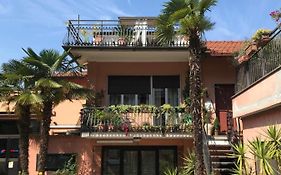Appartamento Con Terrazza E Posto Auto Libri E Giardini